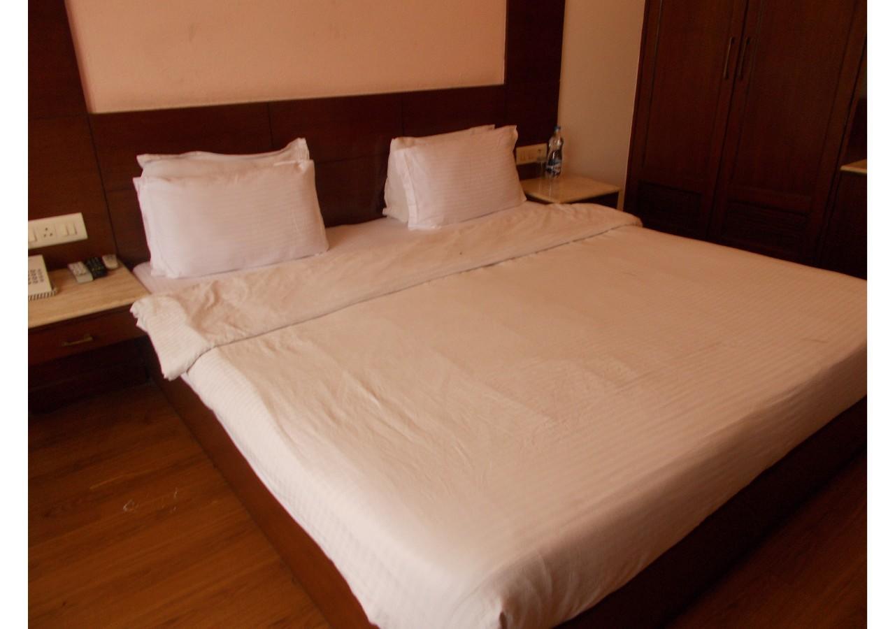 The Imperial Square Hotel Mussoorie Bagian luar foto