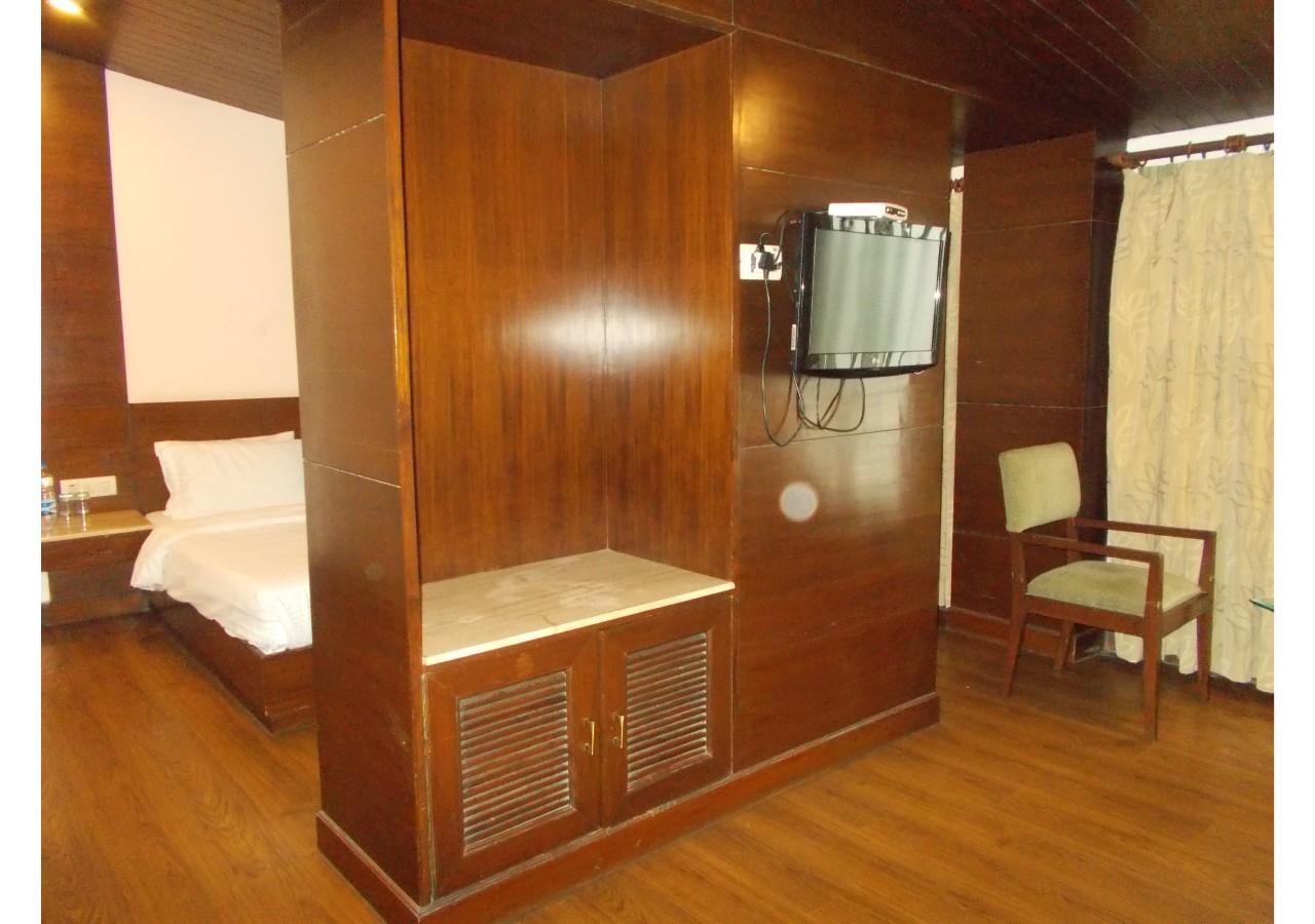 The Imperial Square Hotel Mussoorie Bagian luar foto
