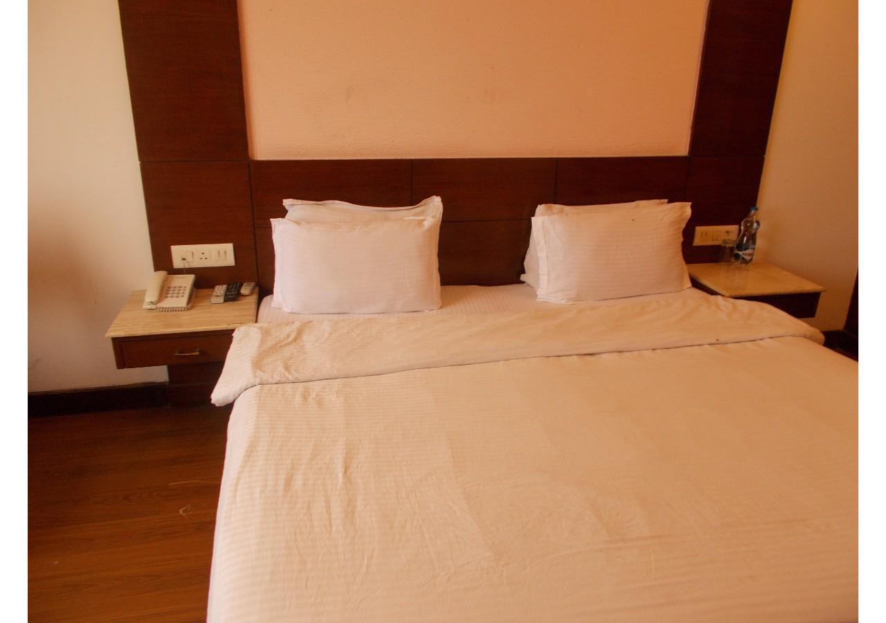 The Imperial Square Hotel Mussoorie Bagian luar foto